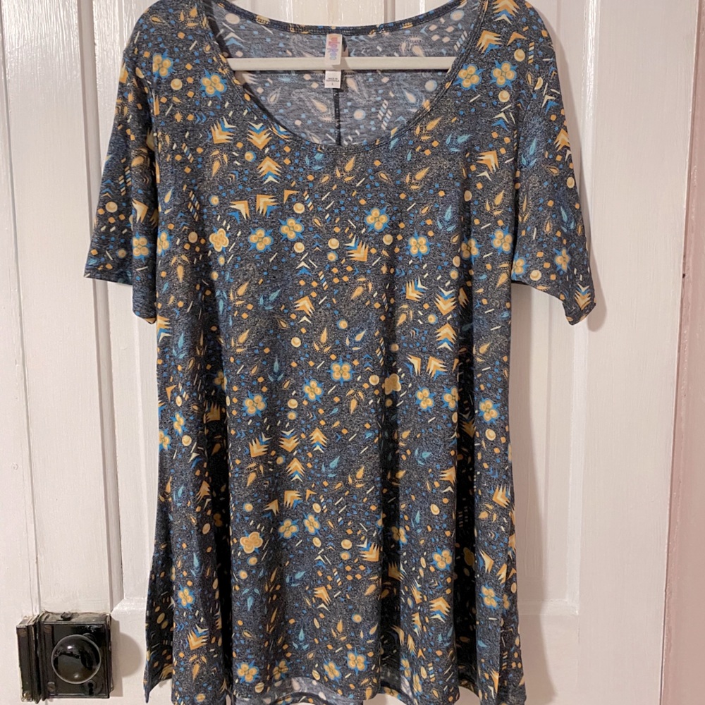 LulaRoe Perfect T - Size L